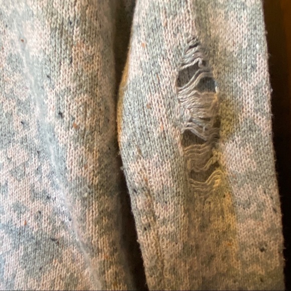 WILDFOX Built In A Day Gray Distressed Sweater XS - Picture 9 of 12